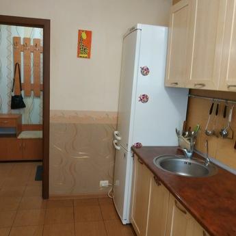 3 bedroom apartment in a residential are, Chernomorsk (Illichivsk) - apartment by the day