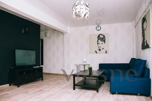 2-room studio in black and white, Yurga - apartment by the day