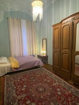 Nezvichaina 3-room apartment in Uzhgorod, Uzhhorod - apartment by the day