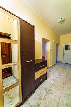 One bedroom apartment on Theater Square, Uzhhorod - apartment by the day