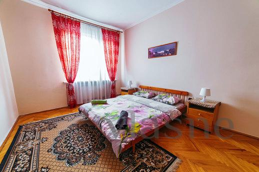 One bedroom apartment on Theater Square, Uzhhorod - apartment by the day