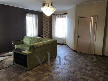 3-rooms. daily. Uzhhorod-pl. Sh. Petofi, Uzhhorod - apartment by the day