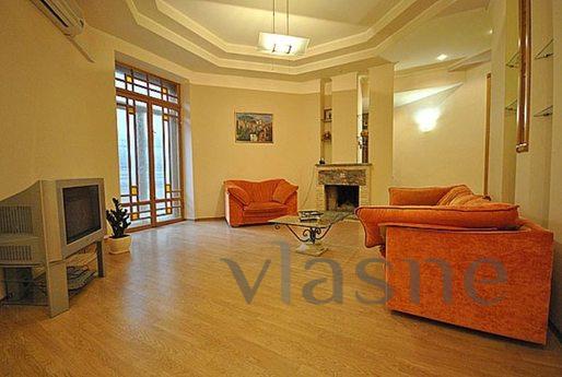 Center, three bedroom apartments, Odessa - apartment by the day