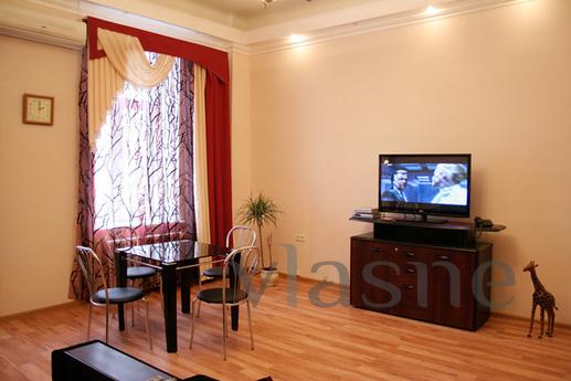 Chic 2-bedroom apartment in the center., Kyiv - apartment by the day