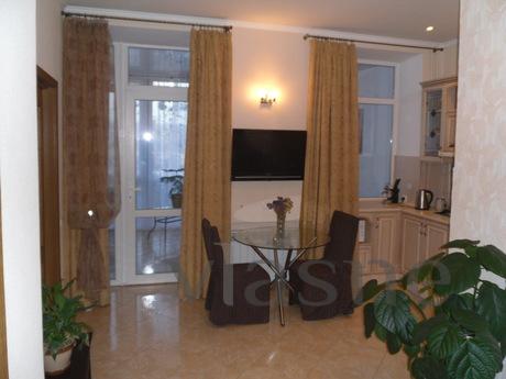 2 BR apartment with patio and parking, Sevastopol - apartment by the day