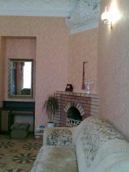 Apartment is in a center, a fire-place, Mykolaiv - apartment by the day