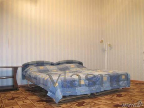 Rent by the day 2-room apartment in the center of St. Peters
