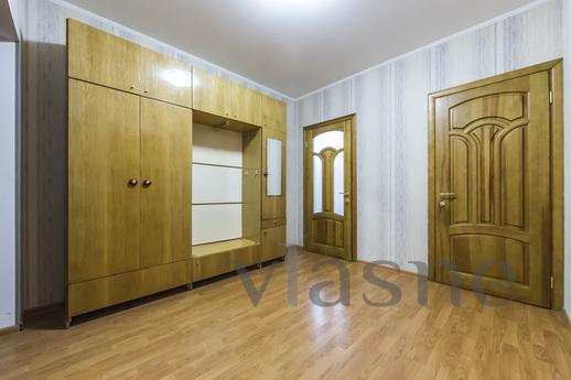 3-bedroom apartment near the metro stati, Kyiv - apartment by the day