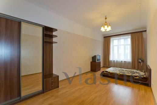 Huge apartment in the heart of St. Peter, Saint Petersburg - apartment by the day