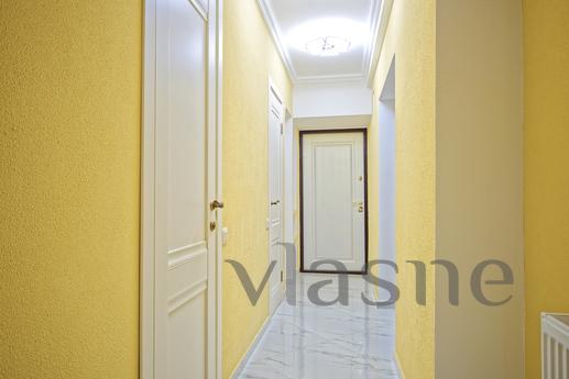 3 комнатная в центре с парковкой, Одесса - квартира посуточно