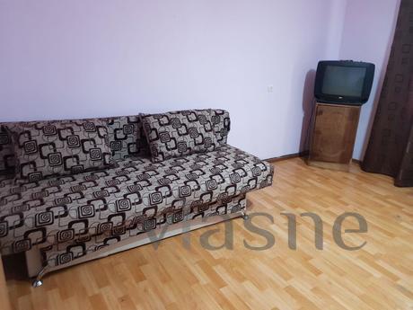 One bedroom apartment in the city center, Yuzhny - apartment by the day