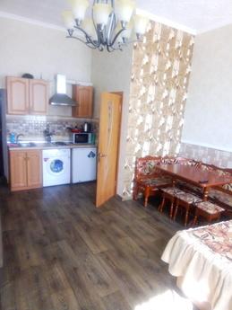 Large and spacious apartment near the se, Odessa - apartment by the day