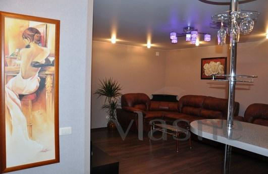 Two-room suite in the city center, road repair, leather, bar