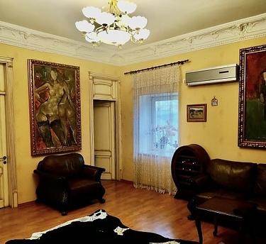 Apartments in the historic city center, Odessa - apartment by the day