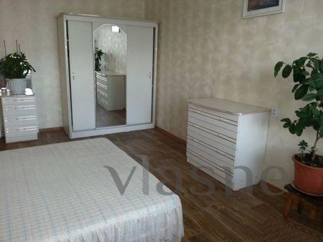 The apartment is in excellent condition, near shopping cente