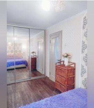 I'm looking for a 2k sq. apartment near the sea!, Chernomorsk (Illichivsk) - apartment by the day