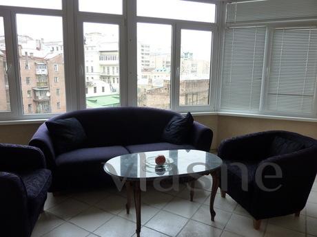 expensive and stilno.4 room, Kyiv - apartment by the day