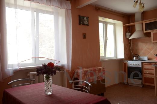 Rent my 3. room apartment, Chernomorsk (Illichivsk) - apartment by the day