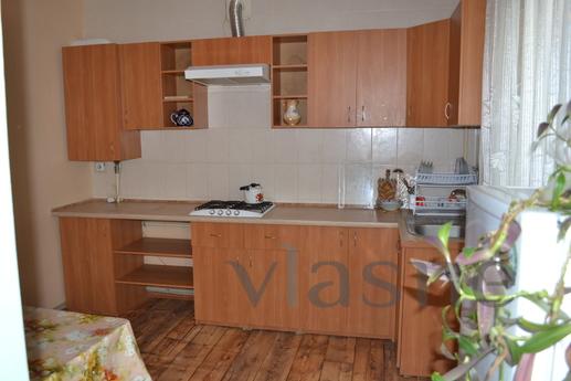 Big house with garden, 800 m. To the sea, Yevpatoriya - apartment by the day