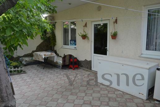 Big house with garden, 800 m. To the sea, Yevpatoriya - apartment by the day