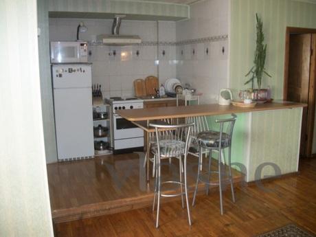 Excellent 4 bedroom apartment in the cen, Krasnoyarsk - apartment by the day