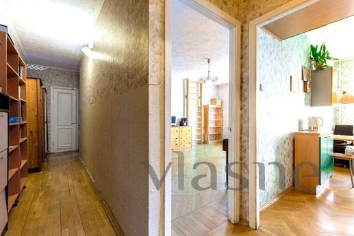 Spacious 2-room apartment in 10 minutes walk to the Palace S