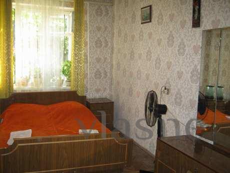 I rent one, 2, 3, 4-bed room in a private home in Theodosia.