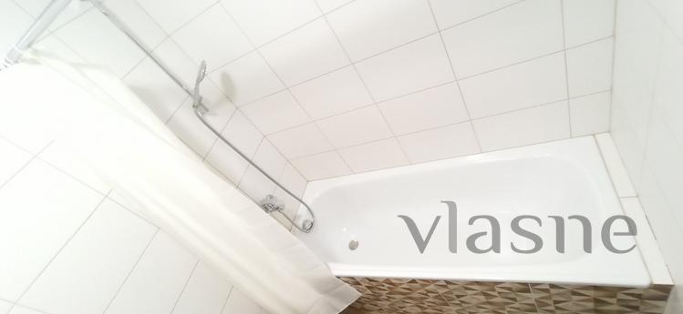 Nice warm apartment on the Prazhsky resi, Kyiv - apartment by the day