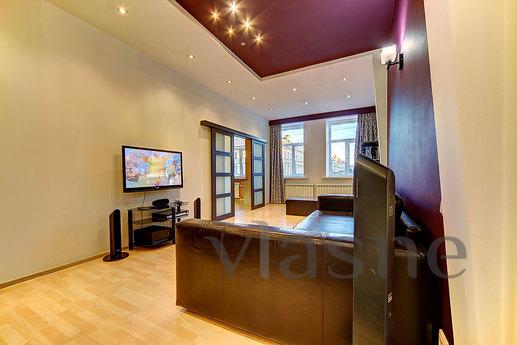 The apartment is renovated in center, Saint Petersburg - apartment by the day