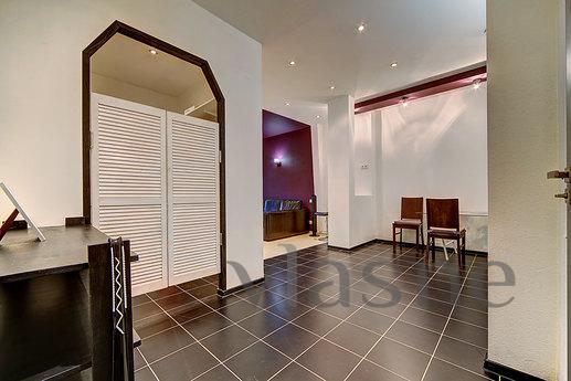 The apartment is renovated in center, Saint Petersburg - apartment by the day