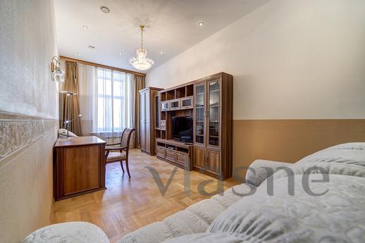 Apartment on Nevsky Prospekt, Saint Petersburg - apartment by the day