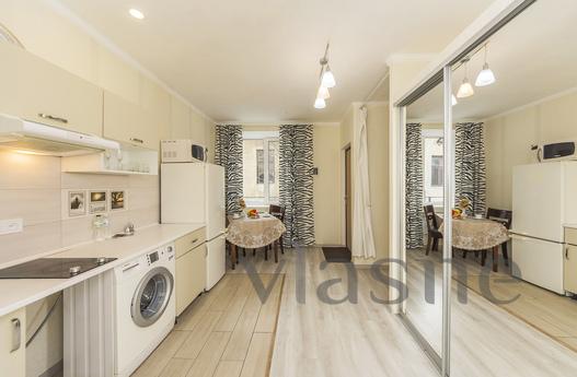 Luxurious 2-level apartment in the very, Odessa - apartment by the day