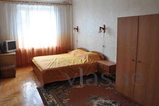 Clean, comfortable three-bedroom apartme, Kharkiv - apartment by the day