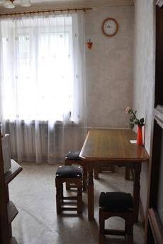 Decent 3-bedroom apartment, Kharkiv - apartment by the day