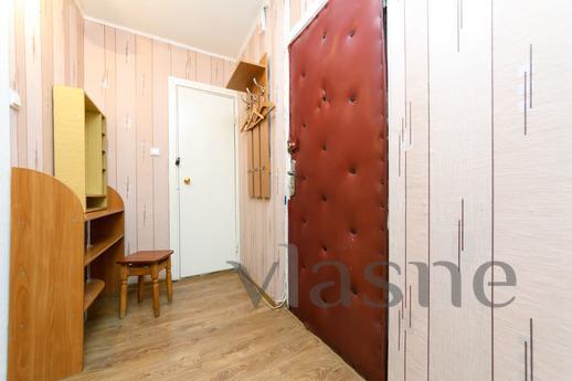 Well-kept, clean apartment near metro st, Kyiv - apartment by the day