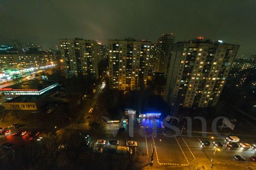 Well-kept, clean apartment near metro st, Kyiv - apartment by the day