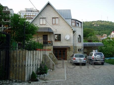 Rent for a long time home in the green zone in Yalta (Crimea