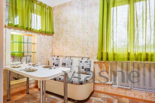 The apartment is on the Theatre Square., Rostov-on-Don - apartment by the day