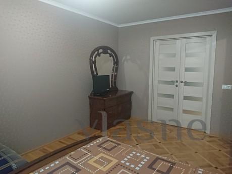 2 bedroom apartment on Krasnoarmeyskaya, Rostov-on-Don - apartment by the day