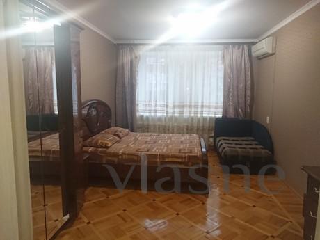 2 bedroom apartment on Krasnoarmeyskaya, Rostov-on-Don - apartment by the day