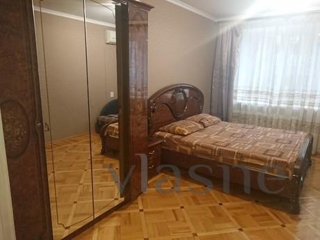 2 bedroom apartment on Krasnoarmeyskaya, Rostov-on-Don - apartment by the day