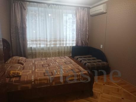 2 bedroom apartment on Krasnoarmeyskaya, Rostov-on-Don - apartment by the day