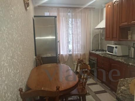 2 bedroom apartment on Krasnoarmeyskaya, Rostov-on-Don - apartment by the day