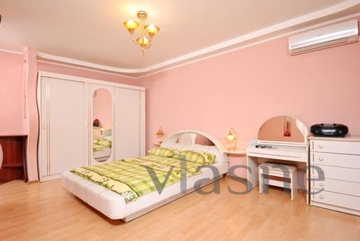 Excellent apartment in a Krasnolesie, Yekaterinburg - apartment by the day