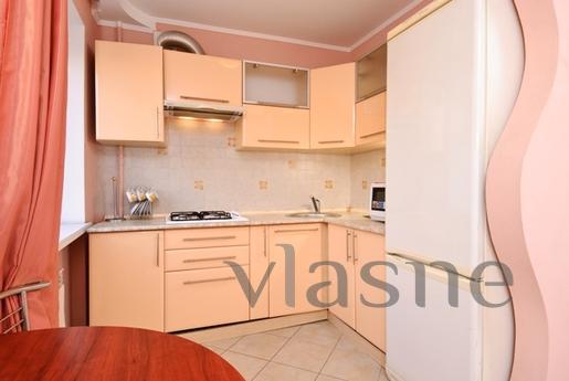 Excellent apartment in a Krasnolesie, Yekaterinburg - apartment by the day