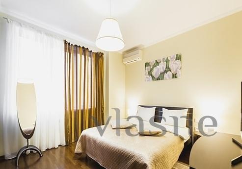 Luxury apartments near the metro, Kyiv - apartment by the day