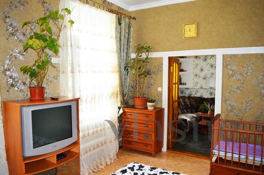 House in dvuhminutah Sea in Feodosia., Feodosia - apartment by the day