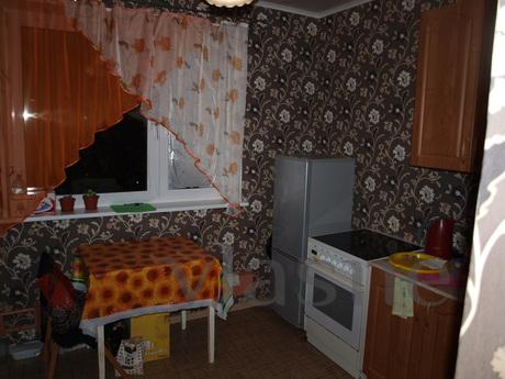 Чистая и уютная комната c лоджией, сделан свежий евроремонт 
