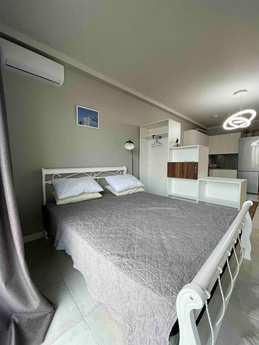 Compact studio for 12 povers with author's repair. Great