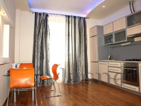 2 bedroom apartment in the center, Kharkiv - apartment by the day